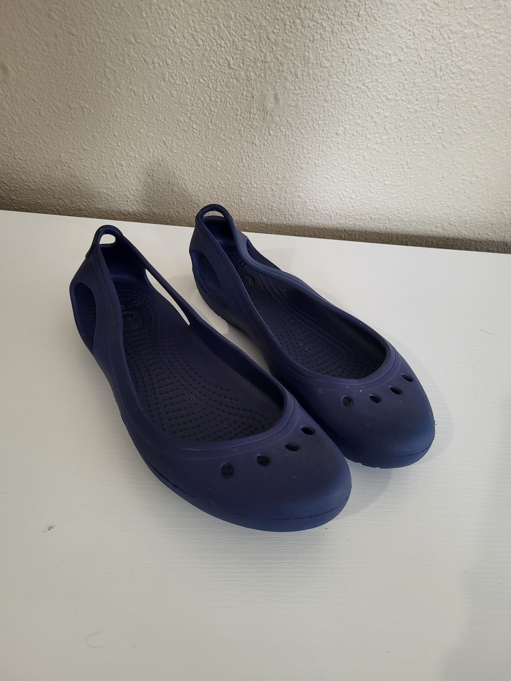 Crocs Women’s KADEE Flats Blue with Cut Outs Size: 8 US